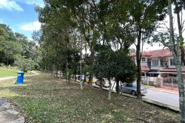 Facing garden & free hold landed at Bandar Puteri, Puchong town centre 