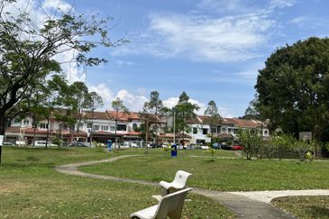 Facing garden & free hold landed at Bandar Puteri, Puchong town centre 