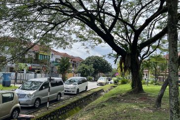 Facing garden & free hold landed at Bandar Puteri, Puchong town centre 