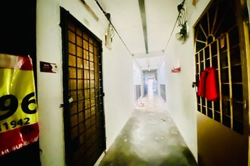 Level 1 Flat Intan Court Tmn Intan Perdana Teluk Kemang PF