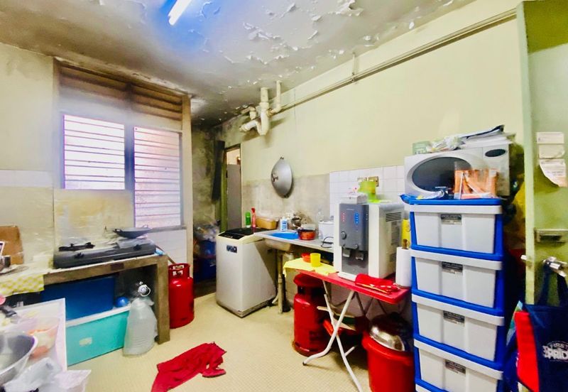 Flat PKNS, Seksyen 18