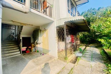 Flat PKNS, Seksyen 18