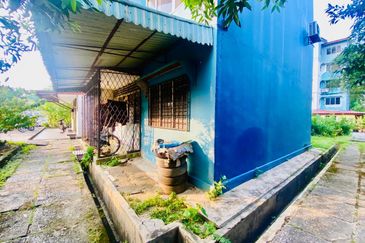 Flat PKNS, Seksyen 18