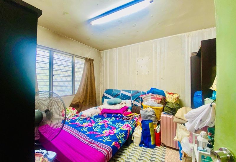 Flat PKNS, Seksyen 18