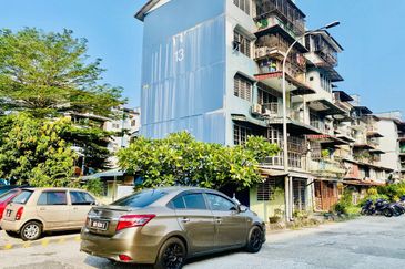 Flat PKNS, Seksyen 18