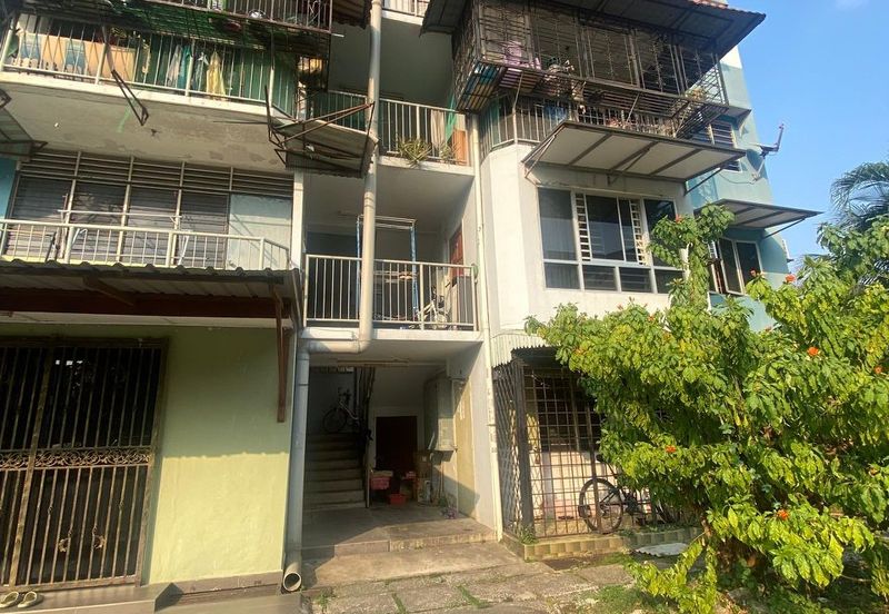 Flat PKNS, Seksyen 18