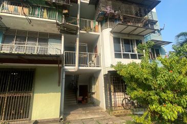 Flat PKNS, Seksyen 18