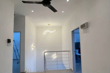 RUMAH 2 TINGKAT UNTUK DISEWA - Tulip Lake Edge Residence Puchong