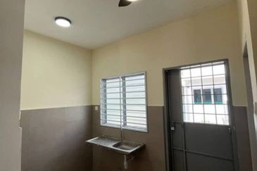 RUMAH 2 TINGKAT UNTUK DISEWA - Tulip Lake Edge Residence Puchong