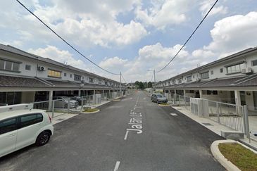 RUMAH 2 TINGKAT UNTUK DISEWA - Tulip Lake Edge Residence Puchong