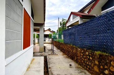 Semi D Setingkat 20ft Backyard Tmn Desa Idaman Durian Tunggal Melaka