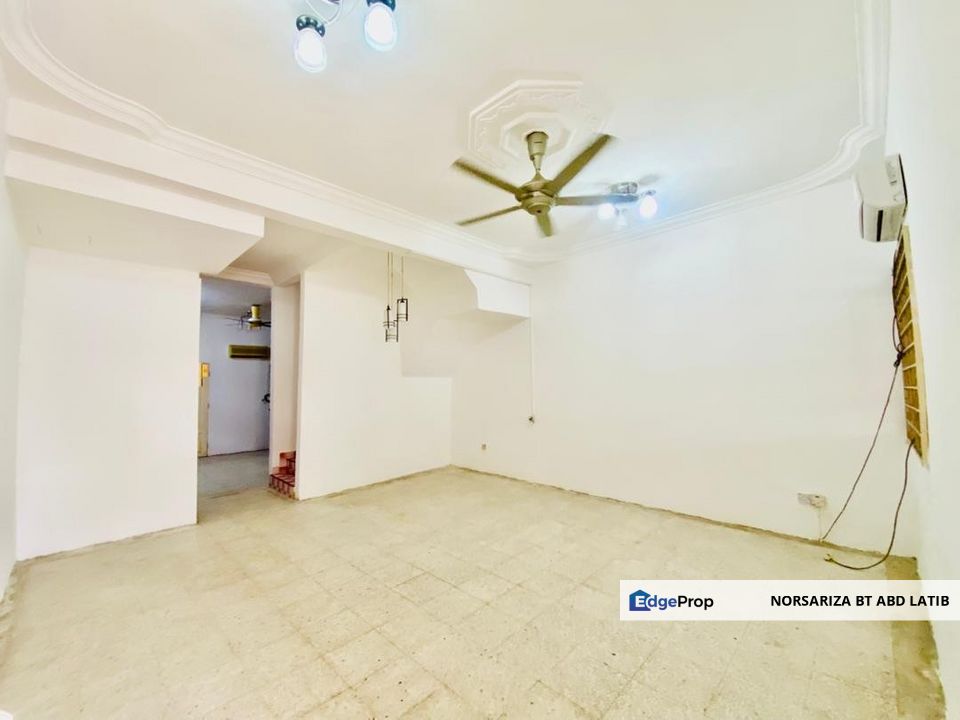 MURAH + FREE 4 AIRCONDS Renovated Double Storey Tmn Klang Utama Klang, Selangor, Klang