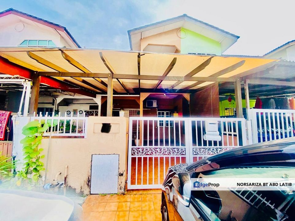 MURAH + FREE 4 AIRCONDS Renovated Double Storey Tmn Klang Utama Klang, Selangor, Klang