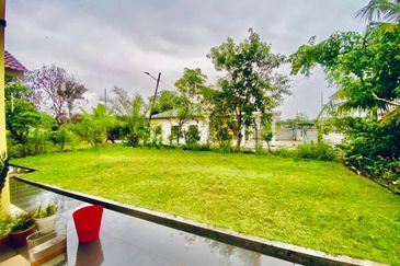 CORNER LOT SPACIOUS LAND 2 Storey Tmn Idaman Murni Salak Tinggi Sepang