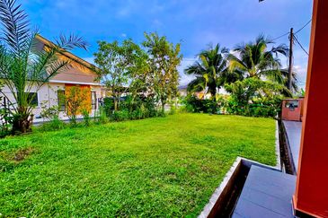 CORNER LOT SPACIOUS LAND 2 Storey Tmn Idaman Murni Salak Tinggi Sepang