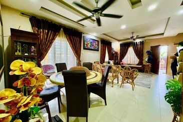 CORNER LOT SPACIOUS LAND 2 Storey Tmn Idaman Murni Salak Tinggi Sepang