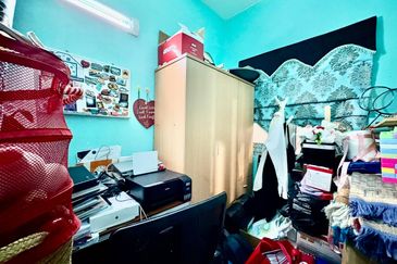 CORNER LOT SPACIOUS LAND 2 Storey Tmn Idaman Murni Salak Tinggi Sepang