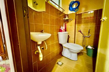 CORNER LOT SPACIOUS LAND 2 Storey Tmn Idaman Murni Salak Tinggi Sepang