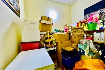 CORNER LOT SPACIOUS LAND 2 Storey Tmn Idaman Murni Salak Tinggi Sepang