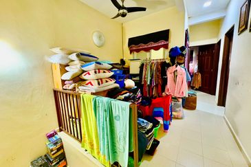 CORNER LOT SPACIOUS LAND 2 Storey Tmn Idaman Murni Salak Tinggi Sepang