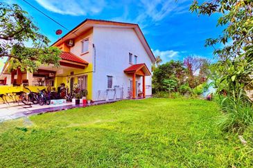 CORNER LOT SPACIOUS LAND 2 Storey Tmn Idaman Murni Salak Tinggi Sepang