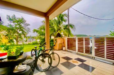 CORNER LOT SPACIOUS LAND 2 Storey Tmn Idaman Murni Salak Tinggi Sepang