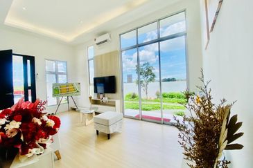 RUMAH BARU SETINGKAT FREEHOLD OPEN TITLE 4 Bilik di Alor Gajah