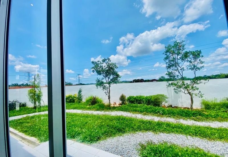 RUMAH BARU SETINGKAT FREEHOLD OPEN TITLE 4 Bilik di Alor Gajah