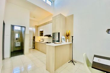 RUMAH BARU SETINGKAT FREEHOLD OPEN TITLE 4 Bilik di Alor Gajah