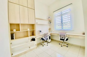 RUMAH BARU SETINGKAT FREEHOLD OPEN TITLE 4 Bilik di Alor Gajah