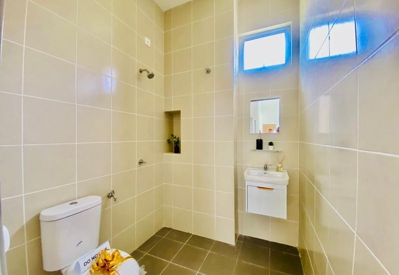 RUMAH BARU SETINGKAT FREEHOLD OPEN TITLE 4 Bilik di Alor Gajah