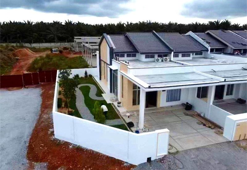 RUMAH BARU SETINGKAT FREEHOLD OPEN TITLE 4 Bilik di Alor Gajah