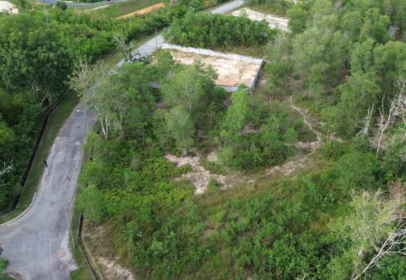 LOT BANGLO Berdekatan Stesyen ECRL Puncak Alam