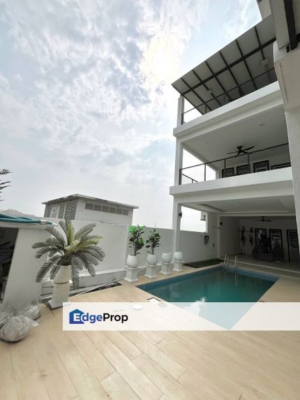 End lot 3 Storey Renovated Bangi Avenue, Bangi, Selangor, Bangi