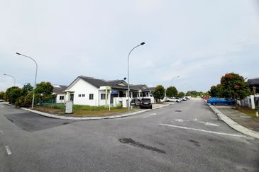 West Port, Pulau Indah