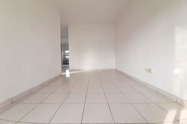 West Port, Pulau Indah