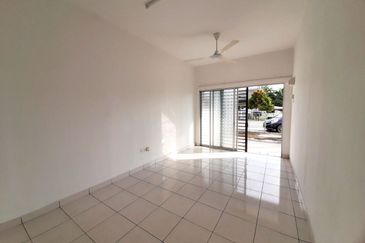 West Port, Pulau Indah