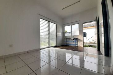 West Port, Pulau Indah