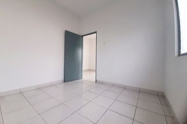 West Port, Pulau Indah