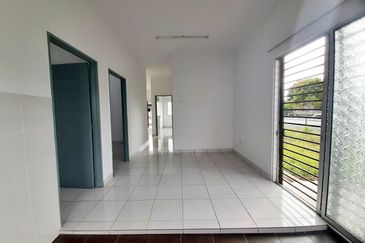 West Port, Pulau Indah