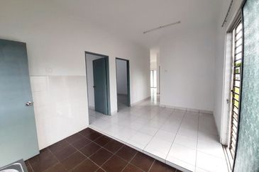 West Port, Pulau Indah