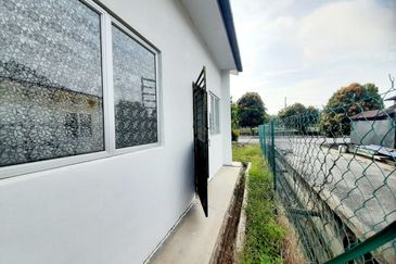 West Port, Pulau Indah