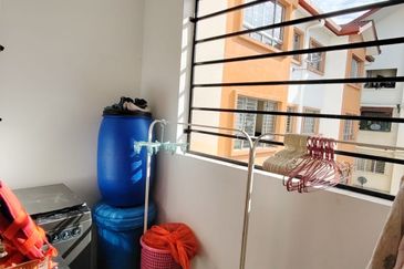 Pangsapuri Seri Dahlia, Desa Alam