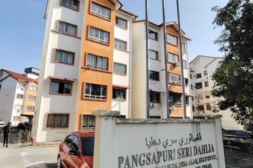 Pangsapuri Seri Dahlia, Desa Alam