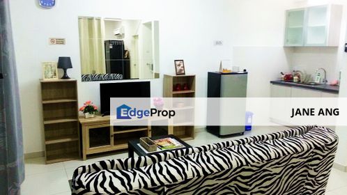 Zeva Studio Suite Amazing Pool View Short walk to MRT Equine Park/AEON 15 mins to UPM/Cyberjaya/Putrajaya, Selangor, Seri Kembangan