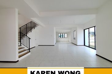 CORNER LOT EXTRA LAND SENNI 3A BUKIT BANYAN Brand New House for Sale