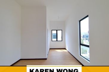 CORNER LOT EXTRA LAND SENNI 3A BUKIT BANYAN Brand New House for Sale