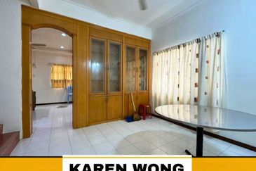 OPEN FACING LAGENDA HEIGHTS 2.5 Storey Terrace House for RENT