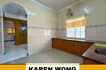 OPEN FACING LAGENDA HEIGHTS 2.5 Storey Terrace House for RENT