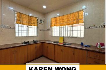 OPEN FACING LAGENDA HEIGHTS 2.5 Storey Terrace House for RENT